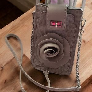 MELLOW WORLD Flower Crossbody in Gray